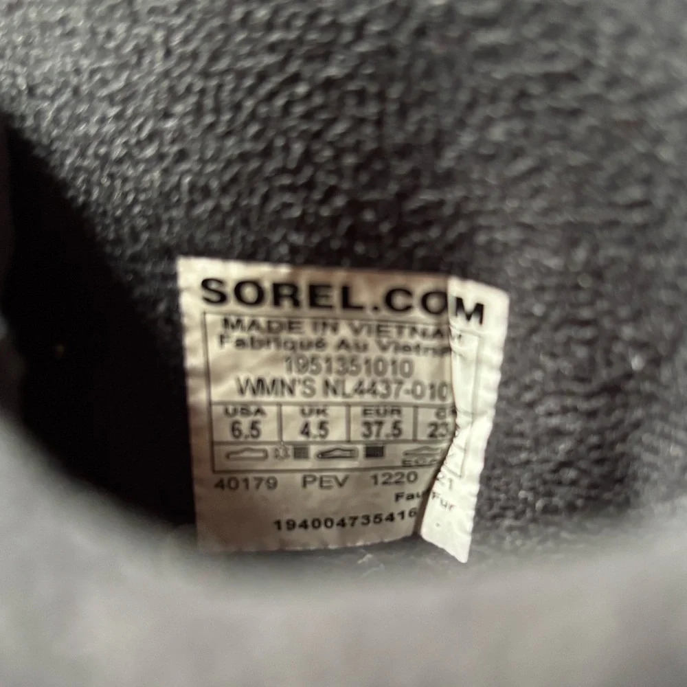 Sorel Out N About III Puffy Lace Boot Women’s 6.5